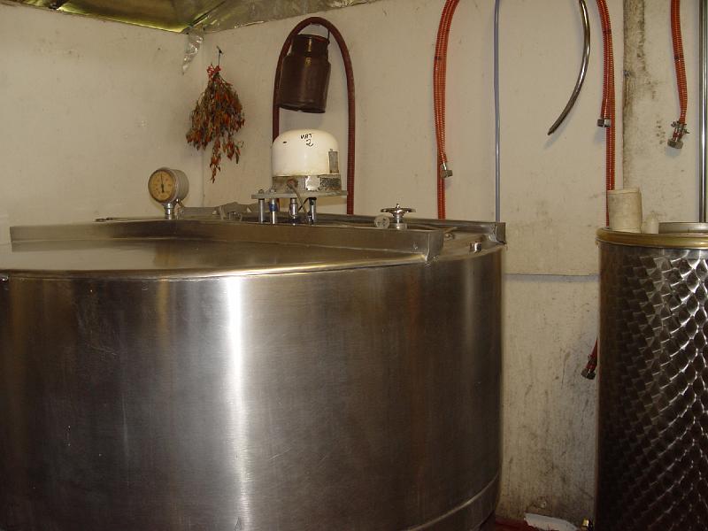ghinni 041-winery-vat2.jpg
